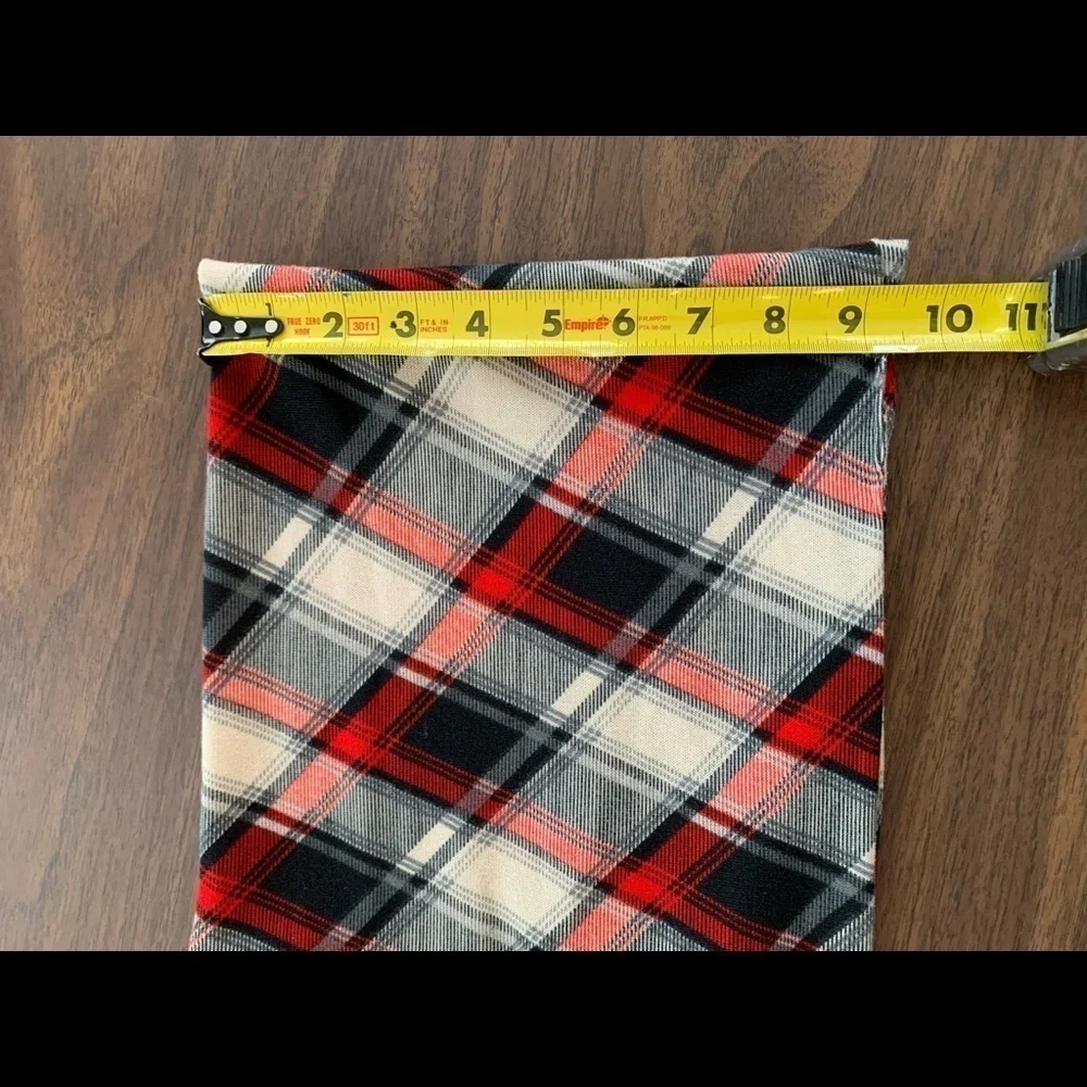 Charlotte Daniel infinity scarf plaid design in cream red black super soft euc